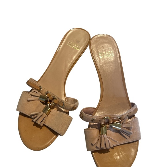 Stuart Weitzman 7.5 Nude Patent Leather & Suede Tassel Kitten Heel Mules Sandals - Picture 2 of 6